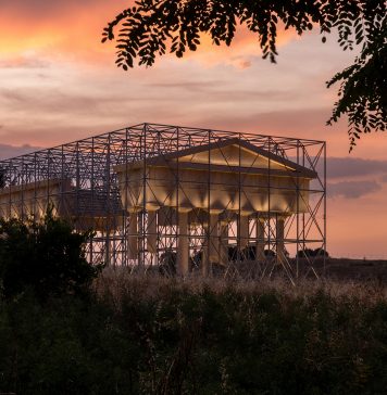 A Herakleia l’archeologia diventa contemporanea: un’opera totale tra arte e natura