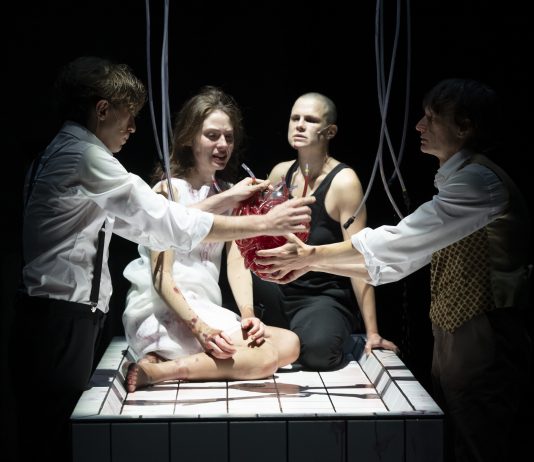 Dracula, il sogno di un corpo immortale nella pièce di Sinisi e De Rosa