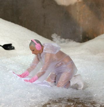 Berna Reale usa l’arte per denudare la violenza dalla sua estetica quotidiana