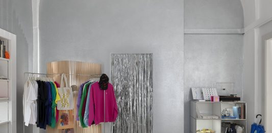 La mostra di John Armleder a Ginevra è come un mercatino delle feste MAMCO x John Armleder, Encore(s), veduta della mostra, Ginevra, ph. Annik Wetter