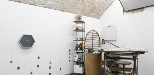 Quasi vero, quando l’opera non è pronta: il progetto di Studio Cervo Quasi Vero, Studio Cervo, Napoli, 2025, ph. Amedeo Benestante