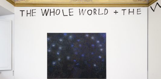 La pittura onirica di Oliver Bak sembra sul punto di scomparire nello spazio