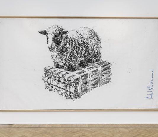 Adel Abdessemed traduce la complessità dell’esistenza su fogli da disegno