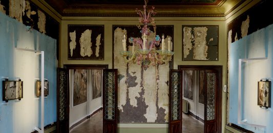 E se il display diventasse opera? La mostra di Società delle Api a Venezia