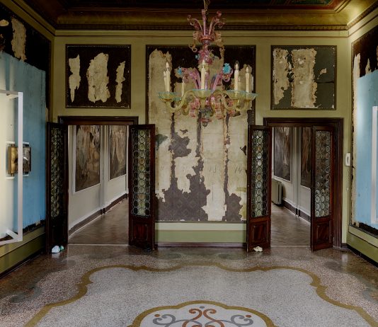 E se il display diventasse opera? La mostra di Società delle Api a Venezia