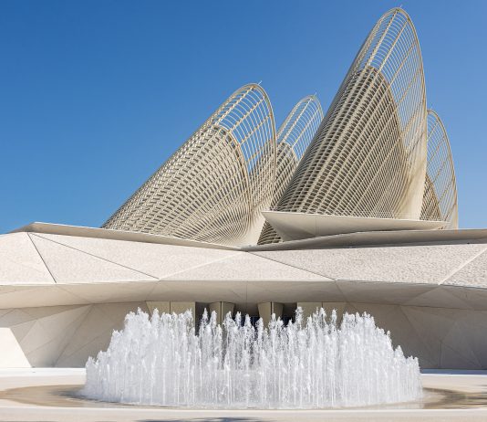 Un nuovo super museo per Abu Dhabi: apre lo Zayed National Museum