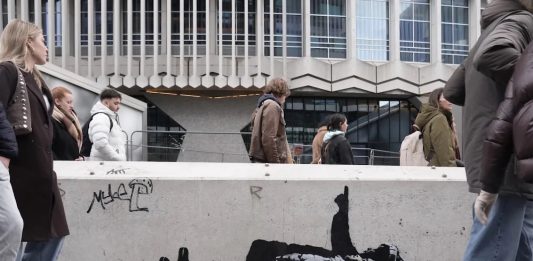 Due nuovi murales di Banksy appaiono a Londra, a pochi giorni dal Natale banksy murales natale