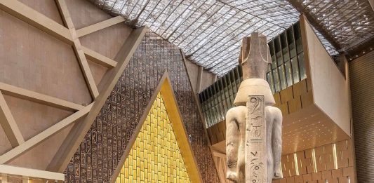 Il Grand Egyptian Museum e il battito di Giza: un museo che genera futuro