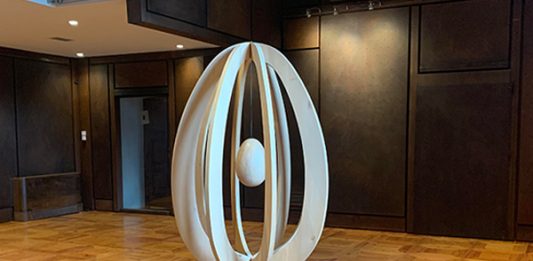 Il Castello Gamba di Châtillon in Valle d’Aosta presenta il restauro dell’opera Hyper Ovum di Mirella Bentivoglio