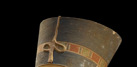 Il Grand Egyptian Museum di Giza rivuole il busto della regina Nefertiti