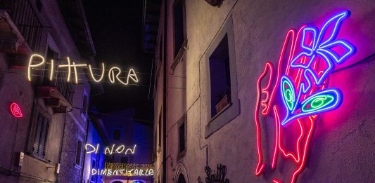 Le strade di Pescasseroli si illuminano con le opere di Matteo Fato