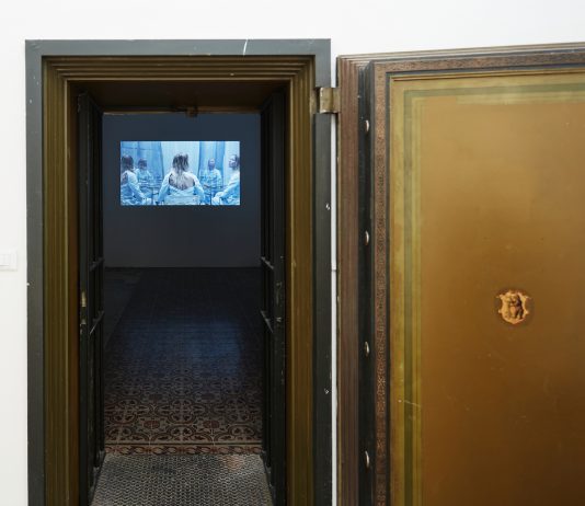 Le anamorfosi materiche di Dorota Gawęda & Eglė Kulbokaitė, a Brescia