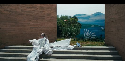 Driant Zeneli, la favola che cade nel reale: la mostra in una ex chiesa di Lecce Driant Zeneli mostra lecce