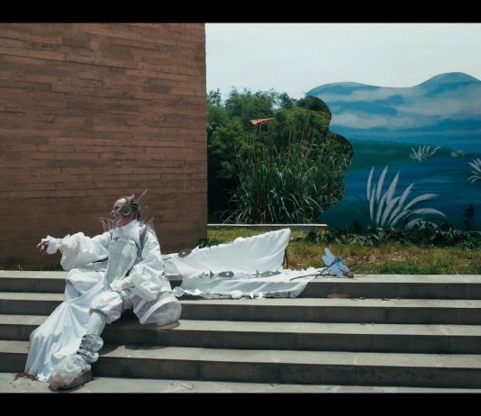 Driant Zeneli, la favola che cade nel reale: la mostra in una ex chiesa di Lecce Driant Zeneli mostra lecce