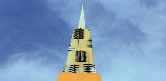 La Lancia di Luce di Arnaldo Pomodoro, nascita di un’opera monumentale Arnaldo Pomodoro lancia luce