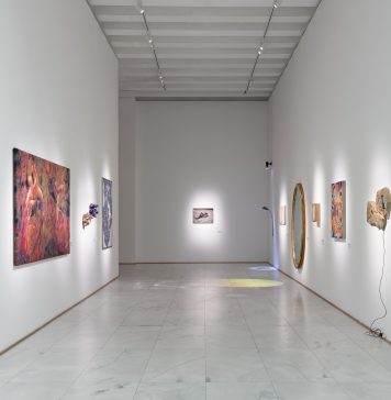 La plastica riciclata può diventare arte? Le sperimentazioni di 10 artisti emergenti