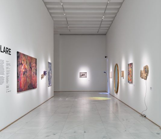 La plastica riciclata può diventare arte? Le sperimentazioni di 10 artisti emergenti