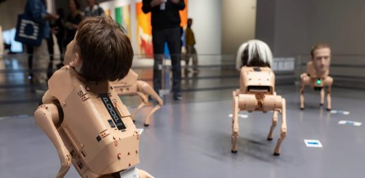 Cani-robot e opere oversize: dentro le due anomalie di Art Basel Miami Beach art basel miami