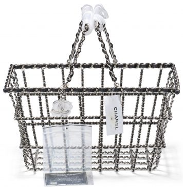 Non solo Birkin: è record per una borsa Chanel all’asta