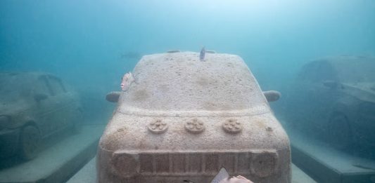 Leandro Erlich torna a Miami Beach: il traffico del futuro è già sommerso leandro erlich miami