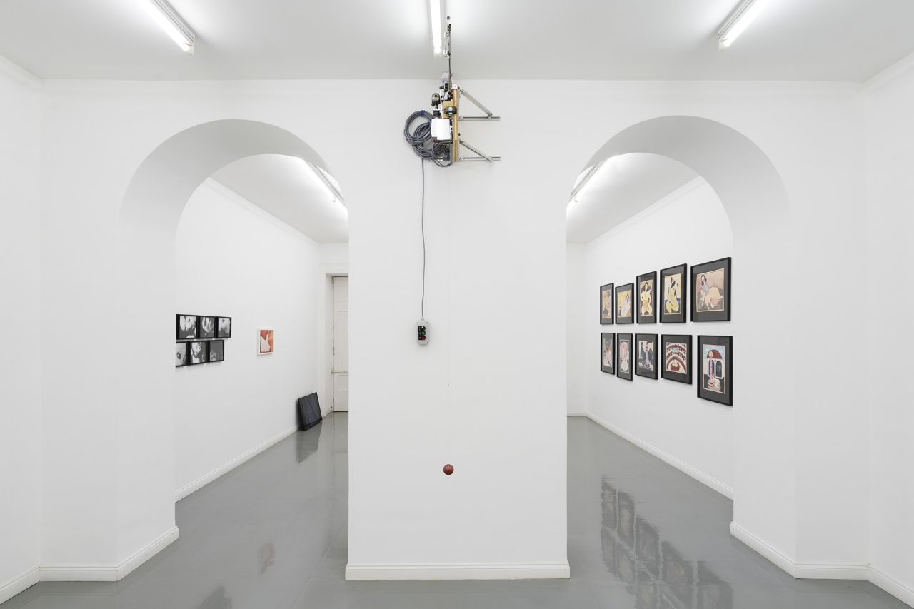 Rise and Fall, 2025, veduta della mostra, Galleria Fonti, Napoli. Ph. Amedeo Benestante