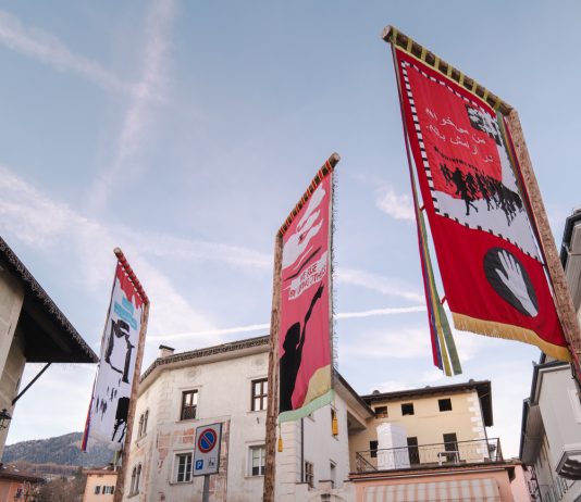 A Cavalese l’arte si fa gesto collettivo: Marinella Senatore in mostra marinella senatore