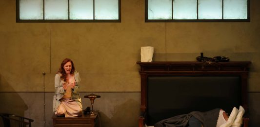 La Scala in stato d’assedio: Lady Macbeth fra glamour e scintille politiche Una Lady Macbeth del distretto di Mcensk, Teatro alla Scala, Milano, 2025