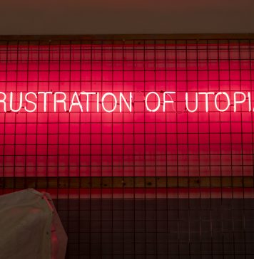 Alla Fondazione Morra Greco, la caduta dell’utopia tra Martin Kersels e Maria Papadimitriou