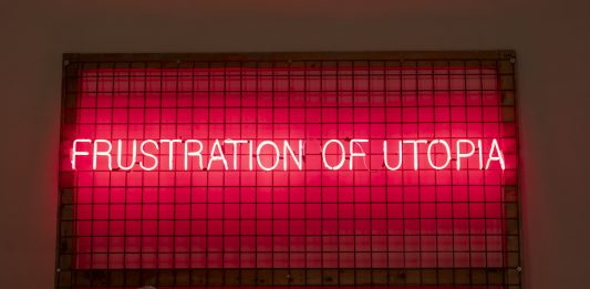 Alla Fondazione Morra Greco, la caduta dell’utopia tra Martin Kersels e Maria Papadimitriou