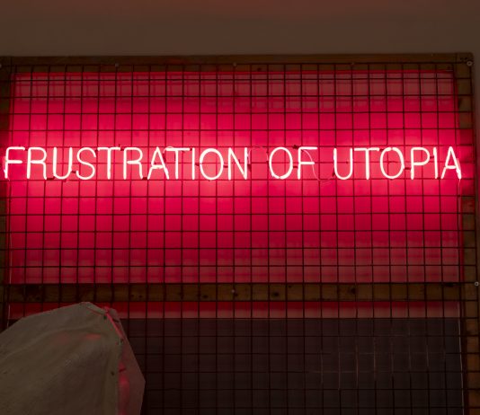 Alla Fondazione Morra Greco, la caduta dell’utopia tra Martin Kersels e Maria Papadimitriou