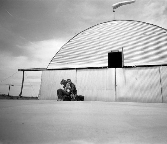 La polvere d’oro della vita. L’intimità di Ettore Sottsass in mostra alla Triennale di Milano ettore sottsass triennale