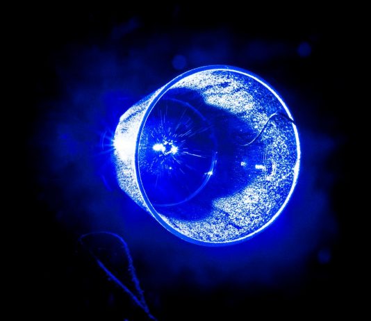 Allo Spazio SLAP di Milano c’è una mostra in cui si scompare nella luce