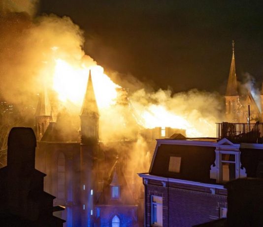 Nel Capodanno di Amsterdam va in fiamme la Vondelkerk, capolavoro del neogotico
