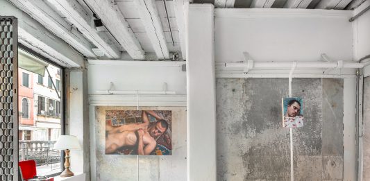 Corpo e spazio si fondono nella personale di Jacopo Zambello a Venezia