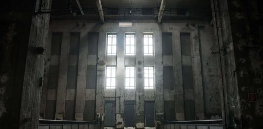 L’arte contemporanea entra al Berghain: un’installazione di Pierre Huyghe nel tempio del clubbing berlinese