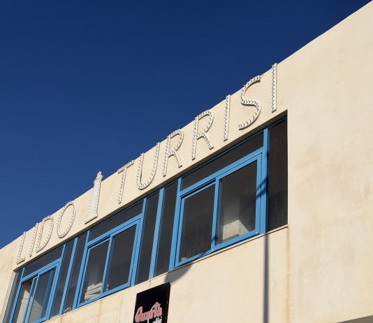 In Puglia, uno storico lido balneare si apre all’arte e alla creatività Lido Turrisi