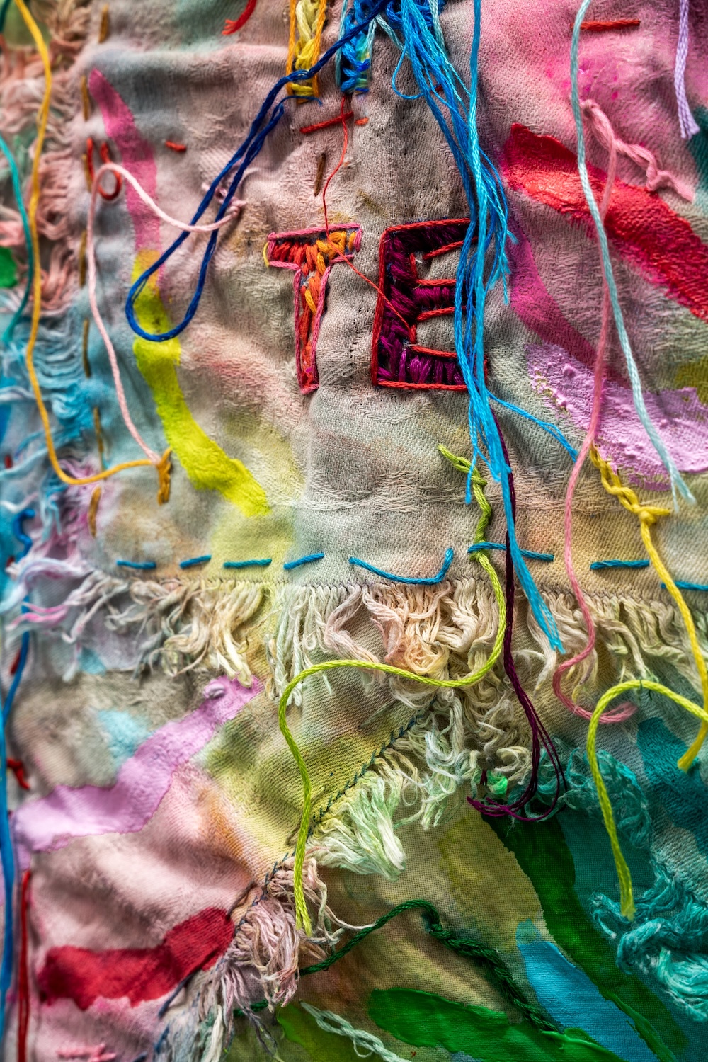 Voglino Alice_Credi in te_ tecnica mista su tovaglioli antichi, cm 80x58_2025 dettaglio