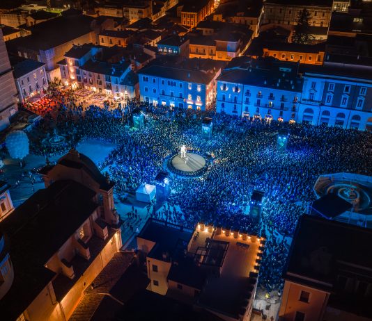 Da Maurizio Cattelan a Liu Bolin: al via L’Aquila Capitale della Cultura 2026