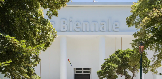 Padiglione Sudafrica fuori dalla Biennale 2026, il caso si complica