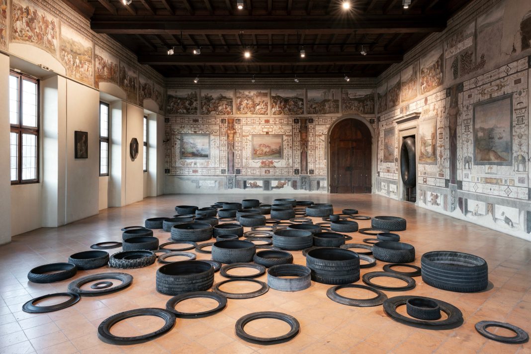 canevari citta castello 1 Paolo Canevari, God Year, veduta della mostra, Pinacoteca Città di Castello, 2025, ph. Ilaria Lagioia e Pierpaolo Lo Giudice