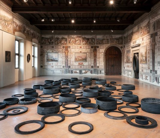 L’eterno ritorno della nostra natura: Paolo Canevari alla Pinacoteca di Città di Castello Paolo Canevari, God Year, veduta della mostra, Pinacoteca Città di Castello, 2025, ph. Ilaria Lagioia e Pierpaolo Lo Giudice