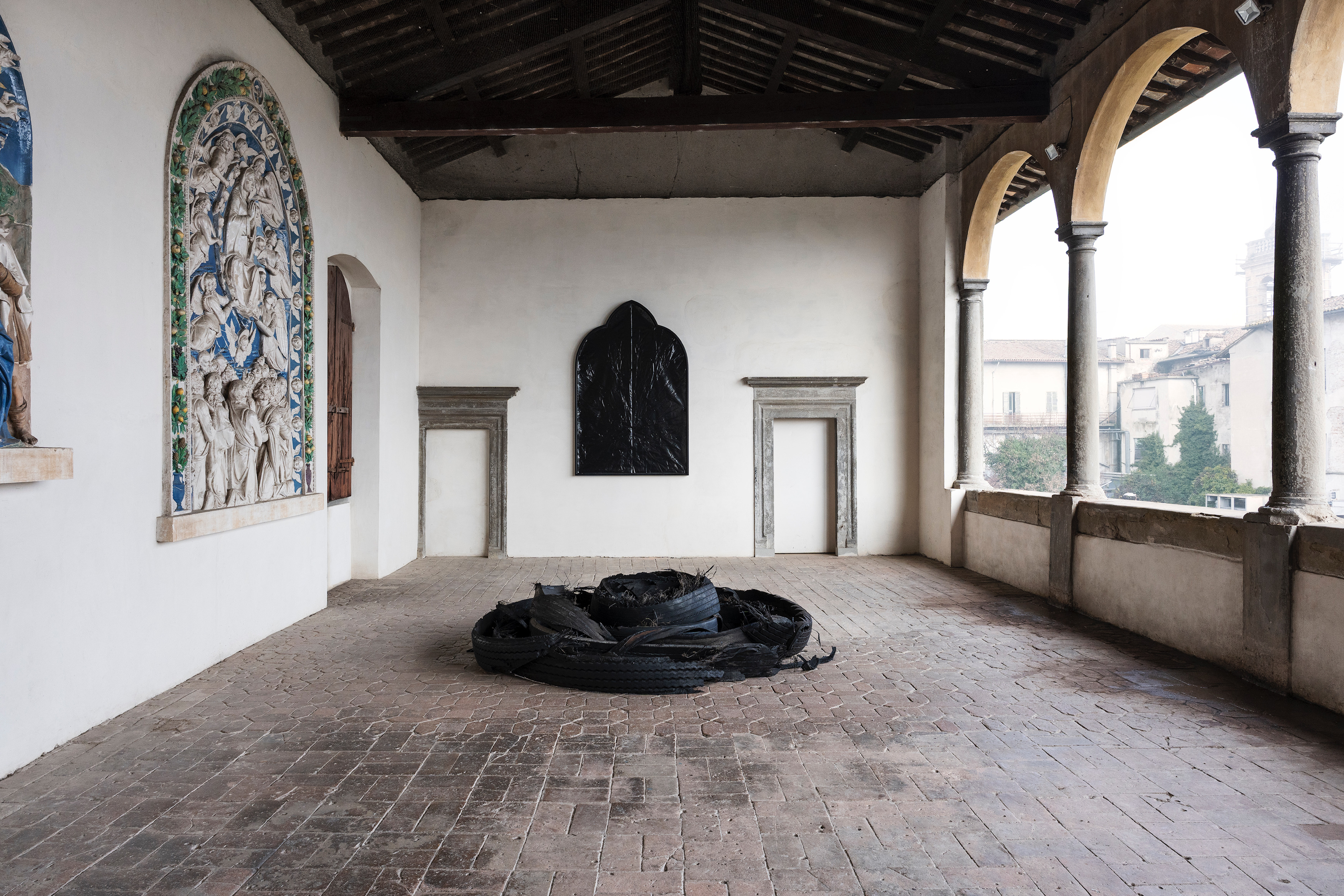 Paolo Canevari, God Year, veduta della mostra, Pinacoteca Città di Castello, 2025, ph. Ilaria Lagioia e Pierpaolo Lo Giudice