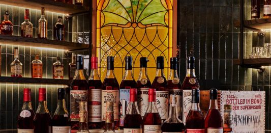 All’asta una collezione di whiskey americano da oltre $ 1 milione whiskey asta sotheby's