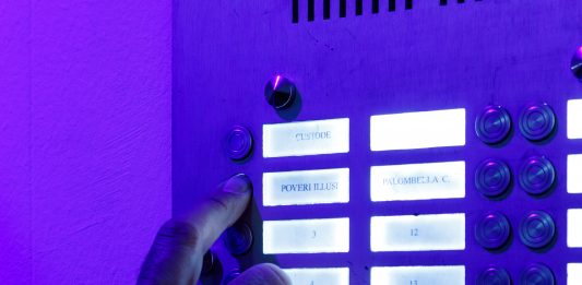 Come dare luce a un’opera impossibile: Antonello Ghezzi al Museo Lercaro