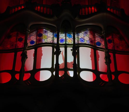 Lo spazio d’arte contemporanea di Casa Batlló apre con un videomapping monumentale Casa Batlló mapping