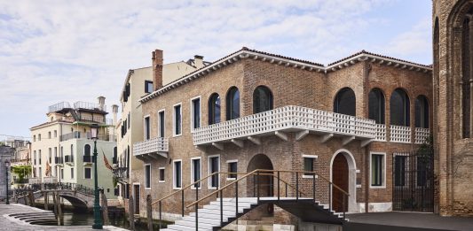 Sanlorenzo presenta il primo programma artistico annuale: a Venezia, la mostra Waves