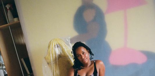 Una everywoman sale sul Fourth Plinth di Trafalgar Square: l’opera di Tschabalala Self