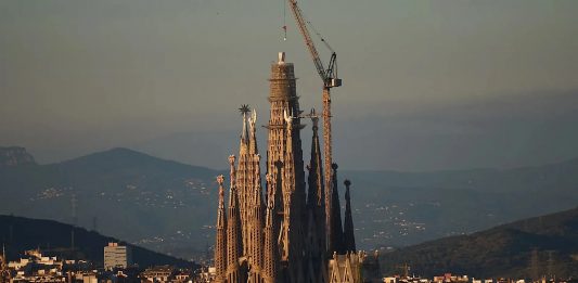Ultimata la torre della Sagrada Família: il capolavoro di Gaudí è (quasi) completo