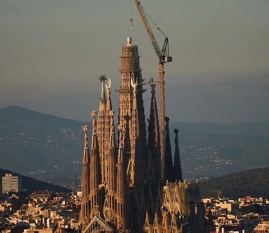 Ultimata la torre della Sagrada Família: il capolavoro di Gaudí è (quasi) completo