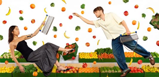 Torna la Lidl mania: tutti in fila per la nuova bag disegnata da Nik Bentel